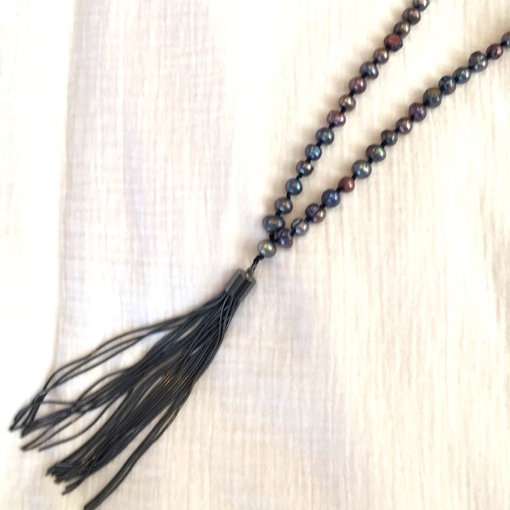White House Black Market pearl necklace